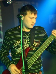 Бас-гитара, Константин Рябухин